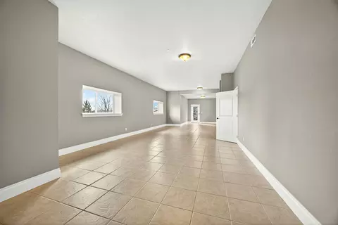 Living - 817 Amerman Dr, Phoenix, OR 97535 photo 5 of 5
