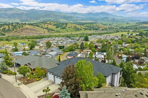 View/Area - 817 Amerman Dr, Phoenix, OR 97535 photo 5 of 5