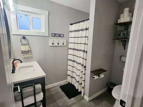 Bath - 35956 Kenyon Trl, Bly, OR 97622 photo 1 of 4