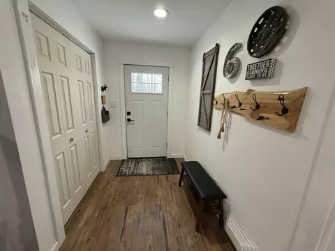 Entry Way - 35956 Kenyon Trl, Bly, OR 97622 photo 1 of 1