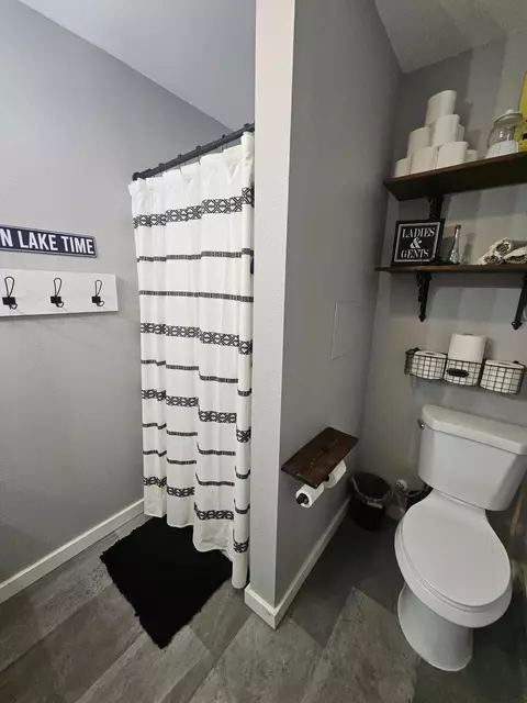 Bath - 35956 Kenyon Trl, Bly, OR 97622 photo 2 of 4