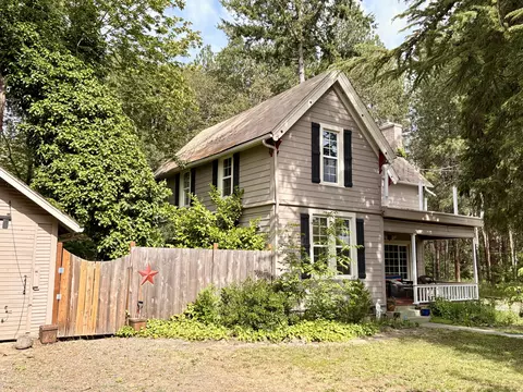 3072 Griffin Creek Rd, Medford, OR 97501