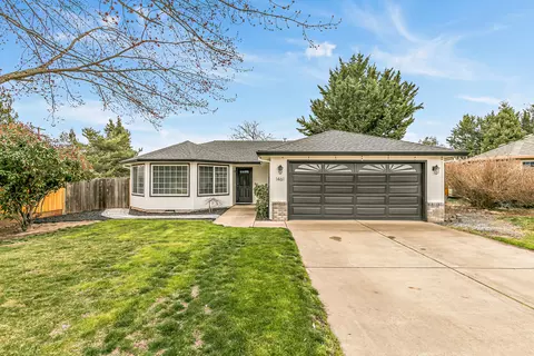 1461 Applegate Ln, Medford, OR 97501