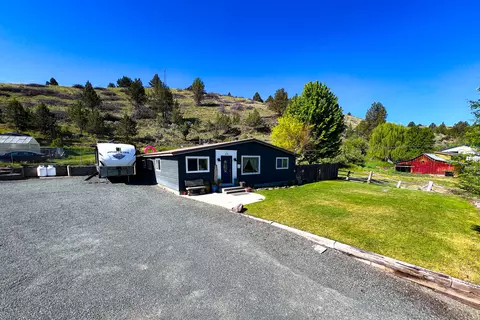 858 E Main St, John Day, OR 97845