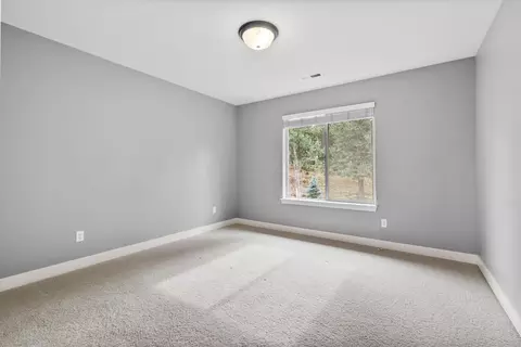 Bedroom - 512 NW Flagline Dr, Bend, OR 97703 photo 7 of 10