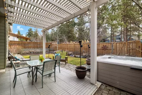 Exterior - 512 NW Flagline Dr, Bend, OR 97703 photo 7 of 7