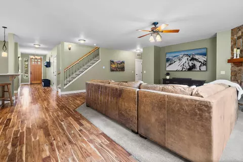 Entry Way - 512 NW Flagline Dr, Bend, OR 97703 photo 2 of 7