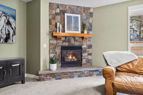 Living - 512 NW Flagline Dr, Bend, OR 97703 photo 3 of 4