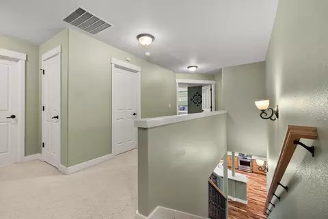 Entry Way - 512 NW Flagline Dr, Bend, OR 97703 photo 5 of 7
