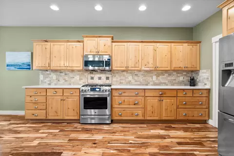 Kitchen - 512 NW Flagline Dr, Bend, OR 97703 photo 3 of 3