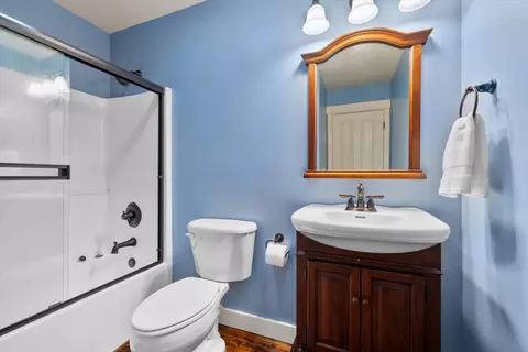 Bath - 512 NW Flagline Dr, Bend, OR 97703 photo 7 of 7