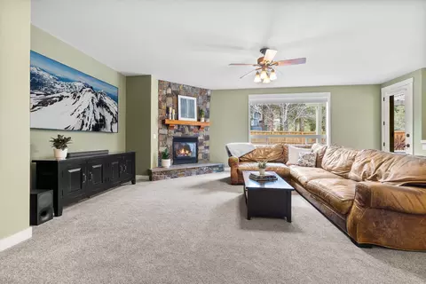 Living - 512 NW Flagline Dr, Bend, OR 97703 photo 2 of 4