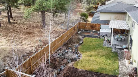 Exterior - 512 NW Flagline Dr, Bend, OR 97703 photo 4 of 7