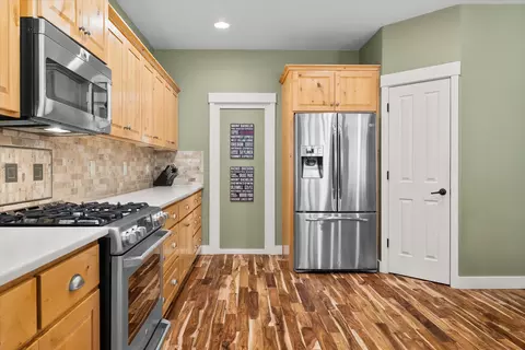 Kitchen - 512 NW Flagline Dr, Bend, OR 97703 photo 2 of 3