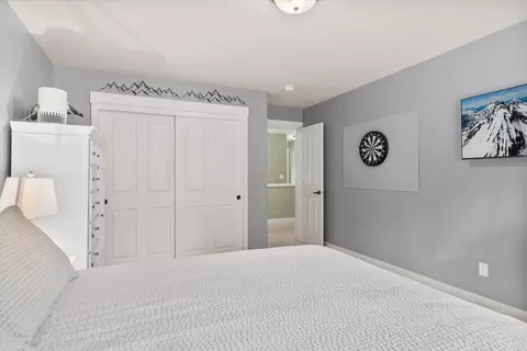 Bedroom - 512 NW Flagline Dr, Bend, OR 97703 photo 6 of 10