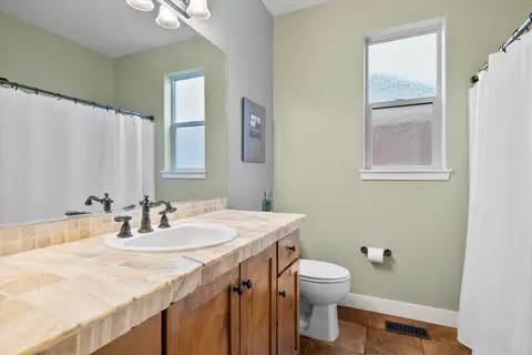 Bath - 512 NW Flagline Dr, Bend, OR 97703 photo 1 of 7