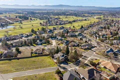1104 Pumpkin Rdg, Eagle Point, OR 97524 photo 14