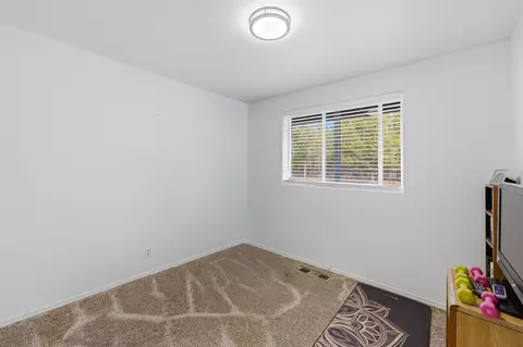 Bedroom - 1406 Circle Bar Dr, La Pine, OR 97739 photo 6 of 7
