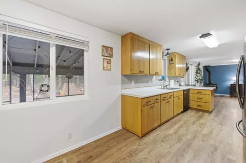 Kitchen - 1406 Circle Bar Dr, La Pine, OR 97739 photo 5 of 5