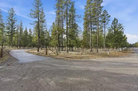 Exterior - 1406 Circle Bar Dr, La Pine, OR 97739 photo 4 of 13