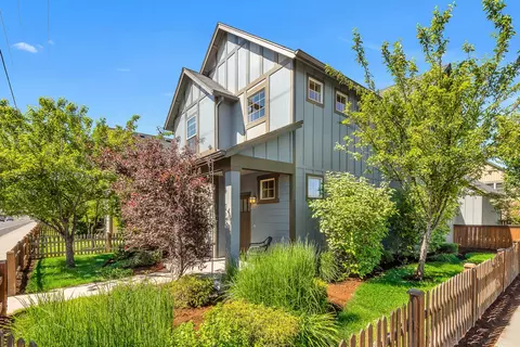63163 Boyd Acres Rd, Bend, OR 97701
