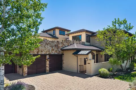 65653 Swallows Nest Ln, Bend, OR 97701