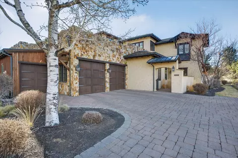 65653 Swallows Nest Ln, Bend, OR 97701
