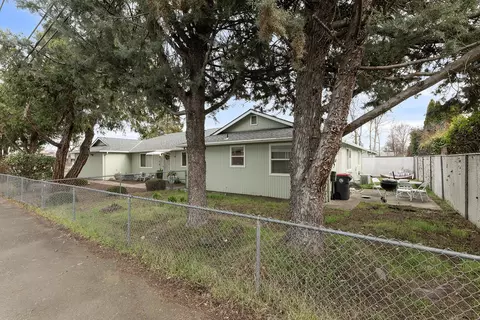 Exterior - 331 N 8th St, Central Point, OR 97502 photo 2 of 7
