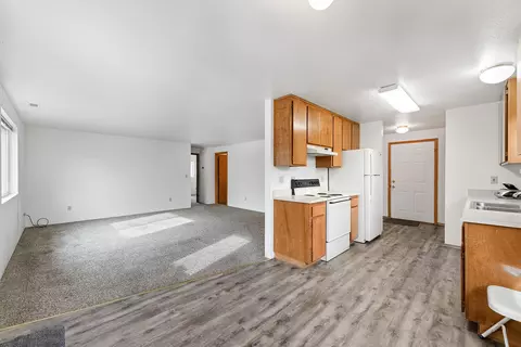 Living - 731 Maple St, Central Point, OR 97502 photo 1 of 5