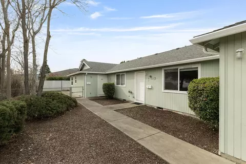 Exterior - 731 Maple St, Central Point, OR 97502 photo 3 of 6