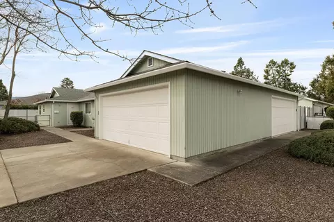 Exterior - 731 Maple St, Central Point, OR 97502 photo 1 of 6