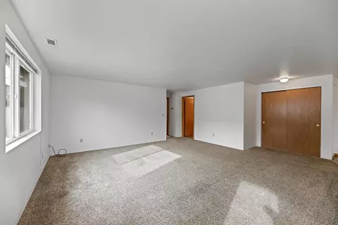 Living - 731 Maple St, Central Point, OR 97502 photo 2 of 5
