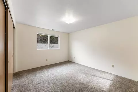 Bedroom - 731 Maple St, Central Point, OR 97502 photo 1 of 5