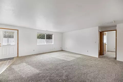 Living - 731 Maple St, Central Point, OR 97502 photo 3 of 5