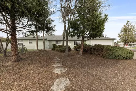 Exterior - 731 Maple St, Central Point, OR 97502 photo 6 of 6