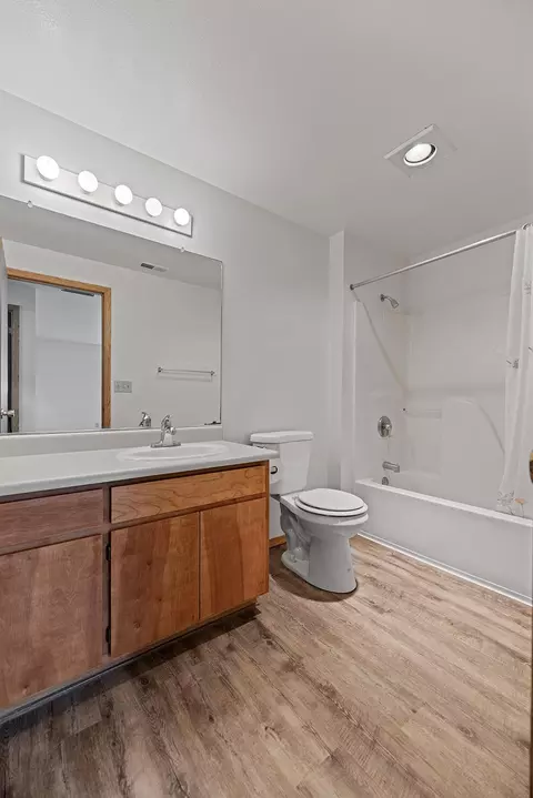 Bath - 731 Maple St, Central Point, OR 97502 photo 1 of 2