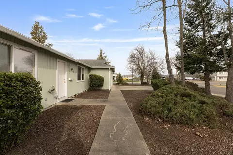Exterior - 731 Maple St, Central Point, OR 97502 photo 5 of 6