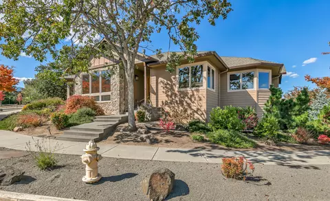 551 Sutton Pl, Ashland, OR 97520