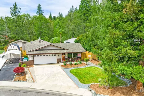 3323 Neamar Dr, Grants Pass, OR 97527
