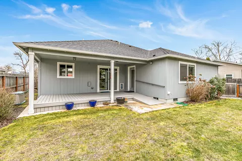 Exterior - 3288 Grant Rd, Central Point, OR 97502 photo 5 of 6