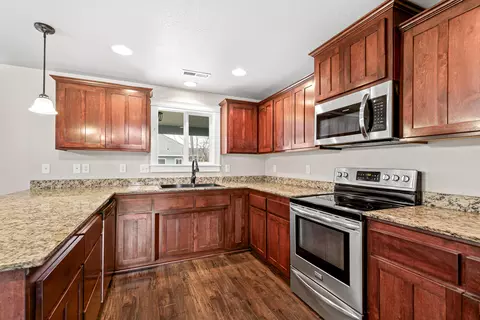 Kitchen - 3288 Grant Rd, Central Point, OR 97502 photo 1 of 4