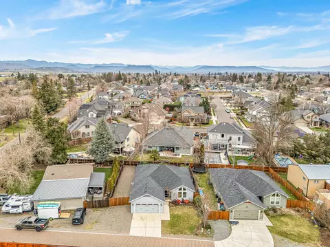 View/Area - 3288 Grant Rd, Central Point, OR 97502 photo 2 of 3
