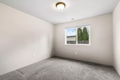 Bedroom - 3288 Grant Rd, Central Point, OR 97502 photo 3 of 3