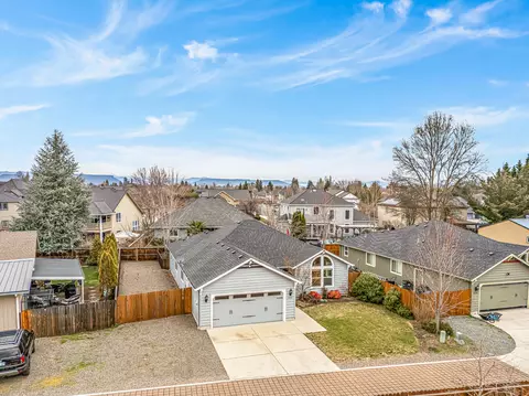 View/Area - 3288 Grant Rd, Central Point, OR 97502 photo 3 of 3