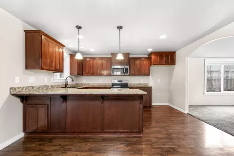 Kitchen - 3288 Grant Rd, Central Point, OR 97502 photo 3 of 4