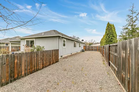 Exterior - 3288 Grant Rd, Central Point, OR 97502 photo 3 of 6