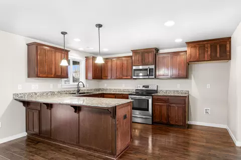 Kitchen - 3288 Grant Rd, Central Point, OR 97502 photo 4 of 4