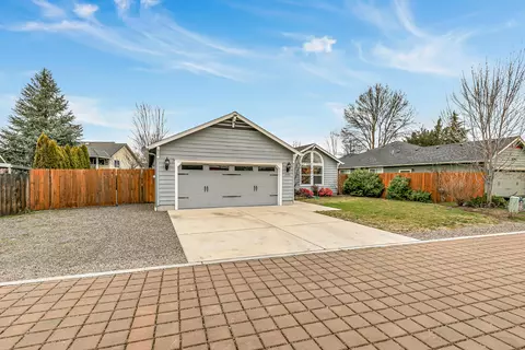 Exterior - 3288 Grant Rd, Central Point, OR 97502 photo 2 of 6
