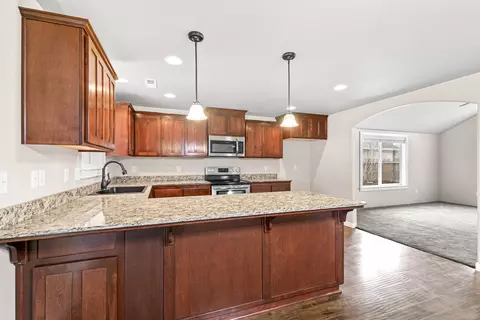 Kitchen - 3288 Grant Rd, Central Point, OR 97502 photo 2 of 4