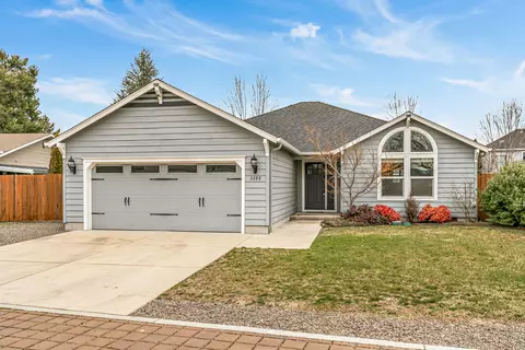 3288 Grant Rd, Central Point, OR 97502